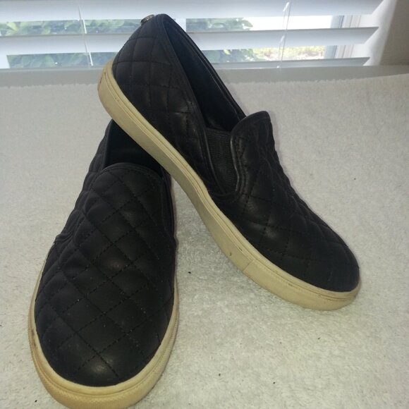 Steve Madden Black Quilt Casual Shoes Worn - Picture 1 of 8